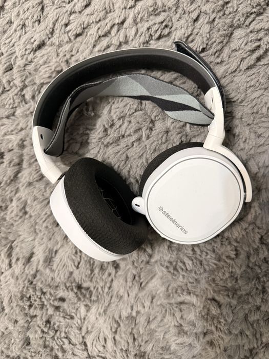 Casti wireless Arctis 7 in stare perfecta cu buretii schimbati