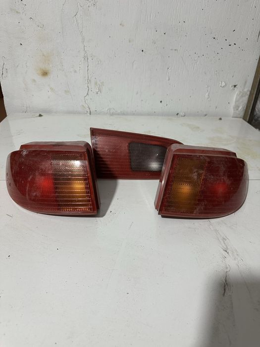 Задние фонари на Mazda демио 2004