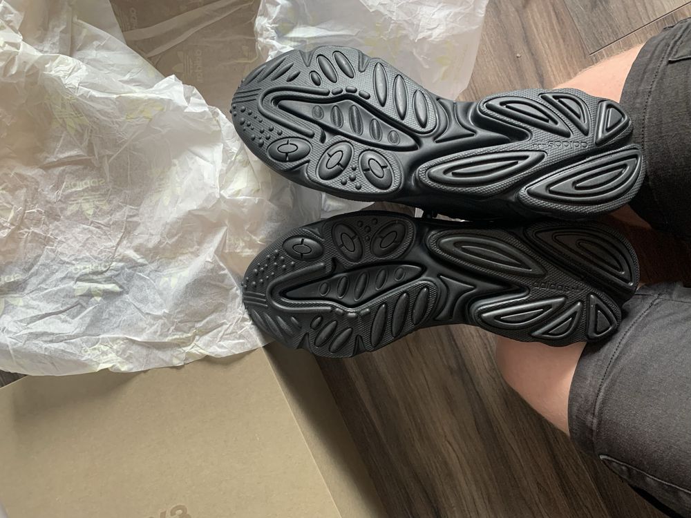Adidas OZWEEGO (чисто нови)