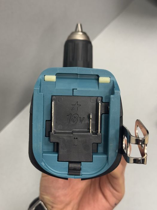 Продавам нов винтоверт Makita DHP484