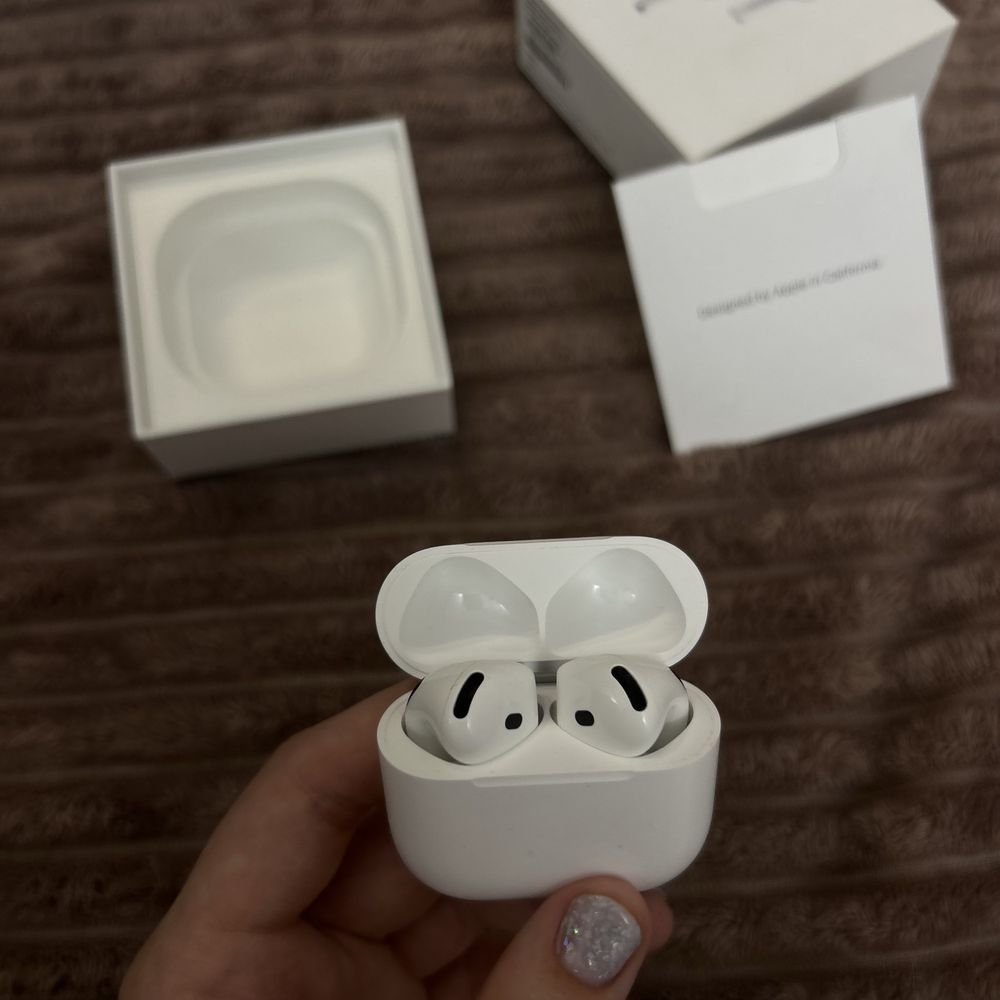 Apple AirPods 4 ANC