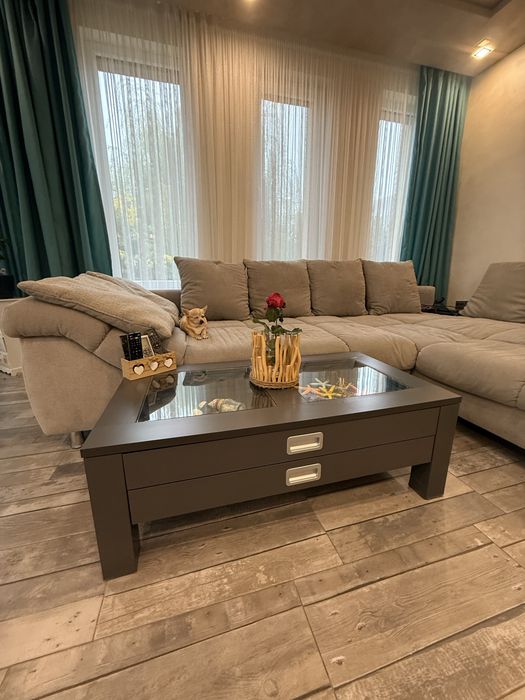 Маса сива със стъкло