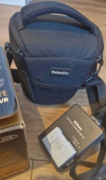 DSLR Nikon D5300+Obiectiv AF-P 18-55mm VR + Baterie+Geanta+Card 32GB