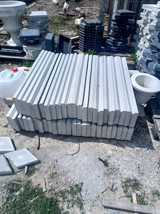 Pavaj si capace de gard