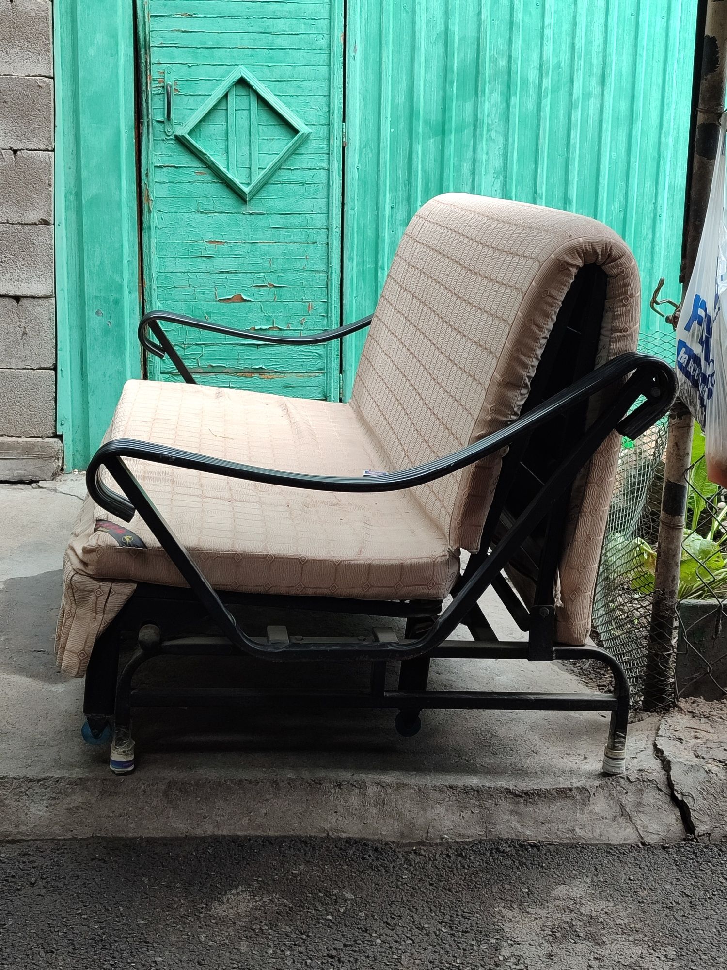 Продам диван б/у