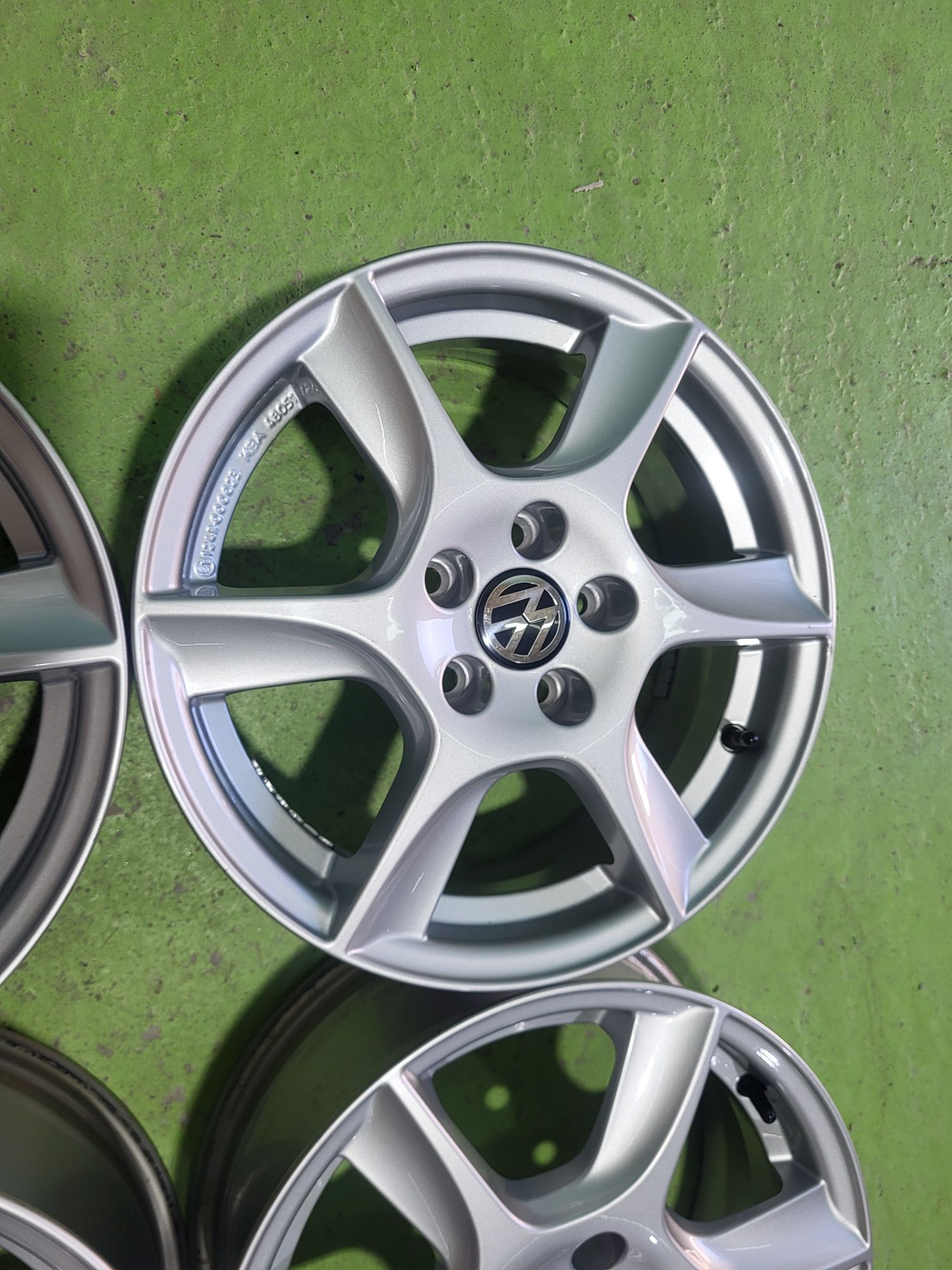 15 5x100 Vw Polo Skoda Fabia Seat лети джанти 5х100