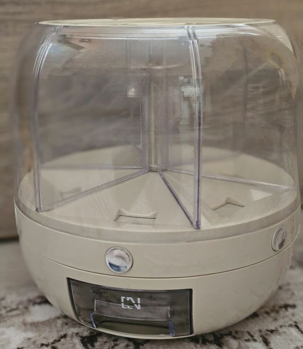 Въртящ се диспенсър с 6 отделения и капацитет за съхранение до 3,5 л