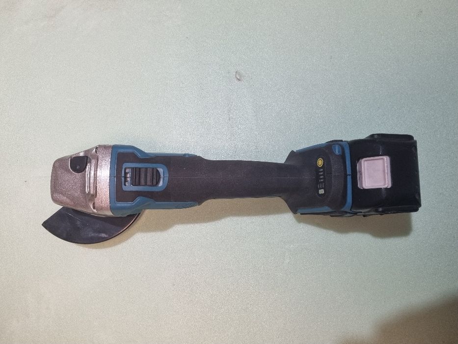 Flex pe acumulator Makia