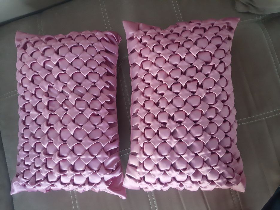 Подушка ручной, мягкая.