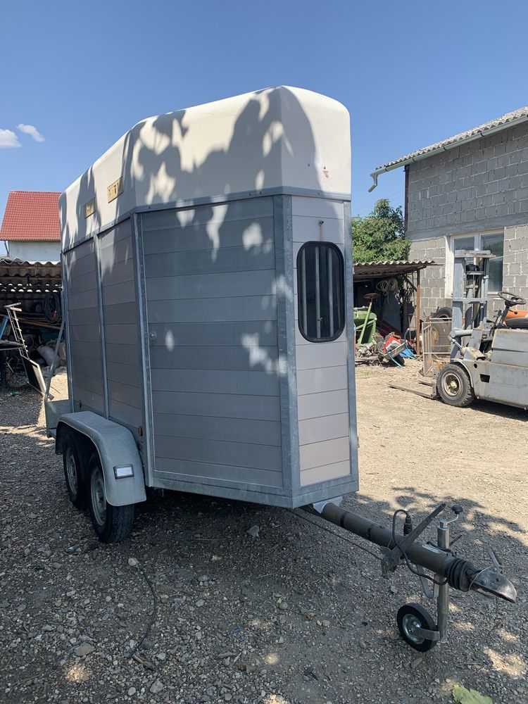 Remorcă transport cai