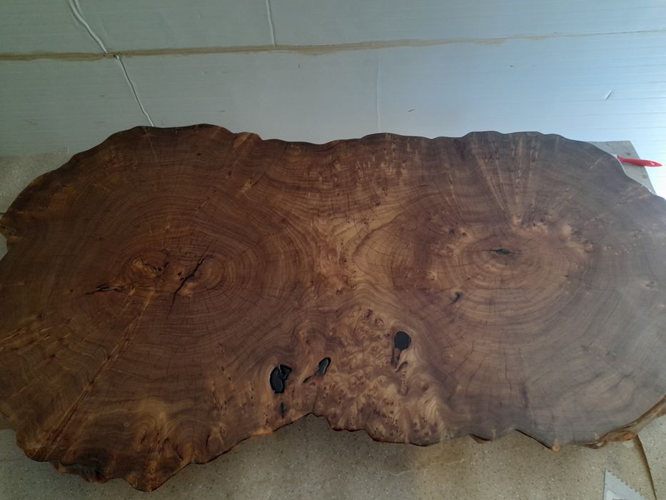 Дизайнерски маси от масив и епоксидна смола