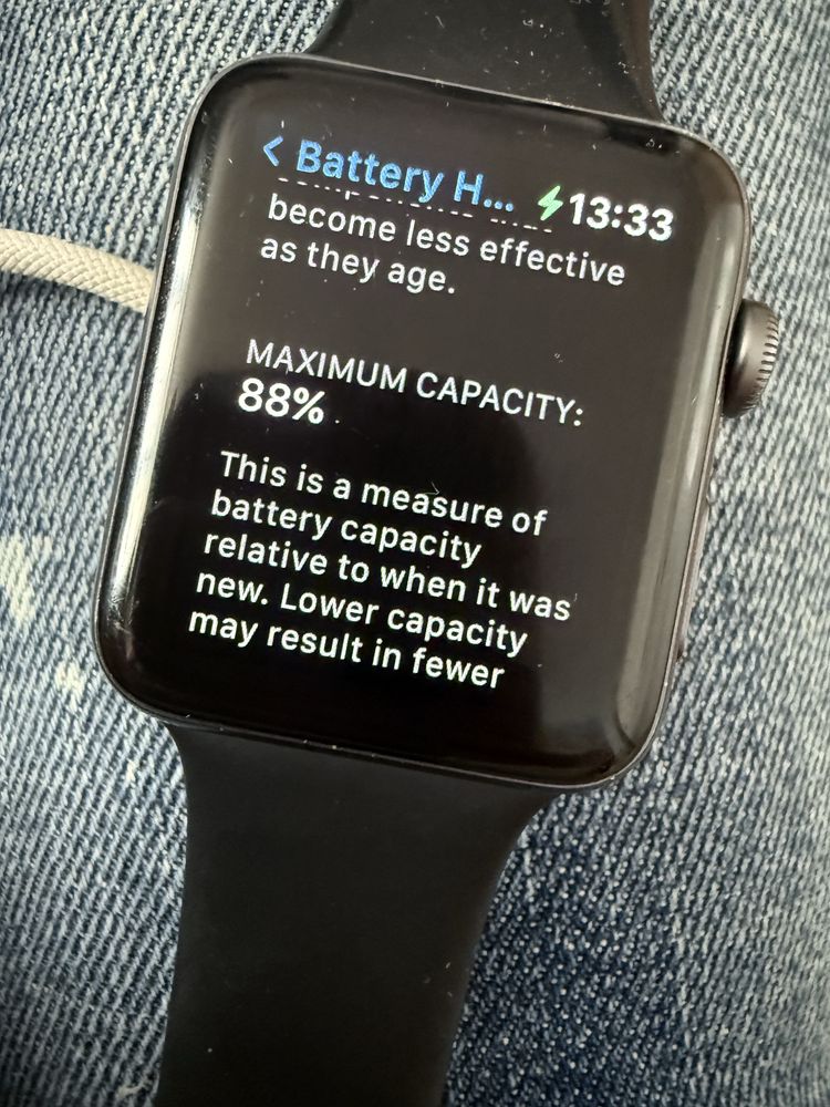 Apple Watch 3 42mm GPS graphite 5 каишки подарък
