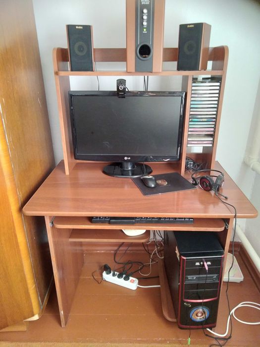 Компьютер средней мощности,с переферией