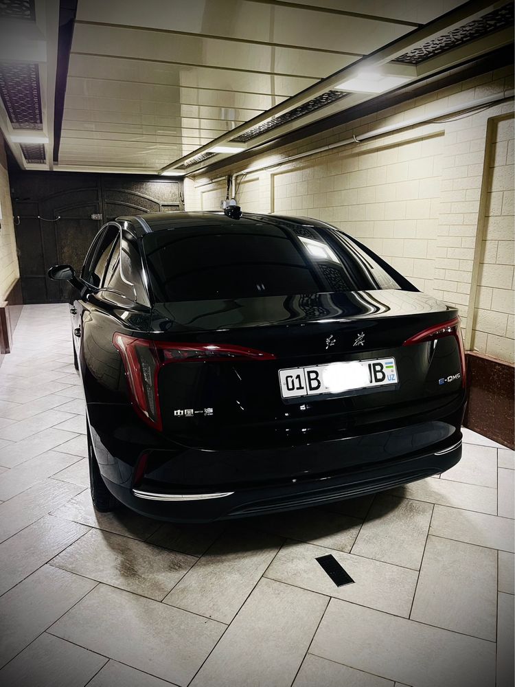 Hongqi e-qm5  2024 yil , 17000 probek Toza 431 km