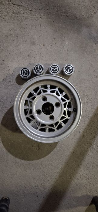 Сакадиски 200 $  Мазда размер  R 13