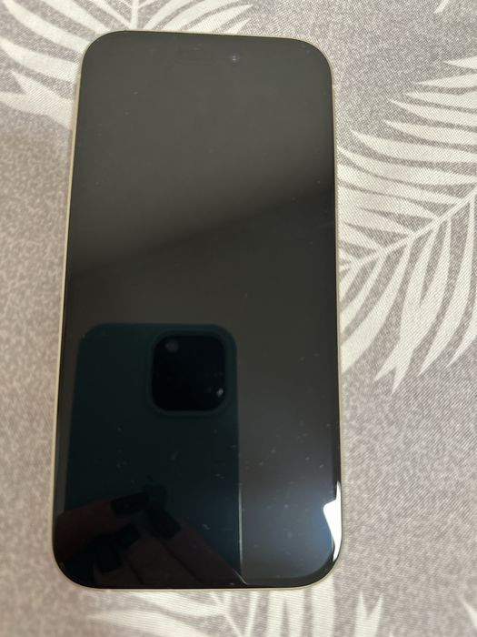 Iphone 15, în stare foarte bună + cadou husă