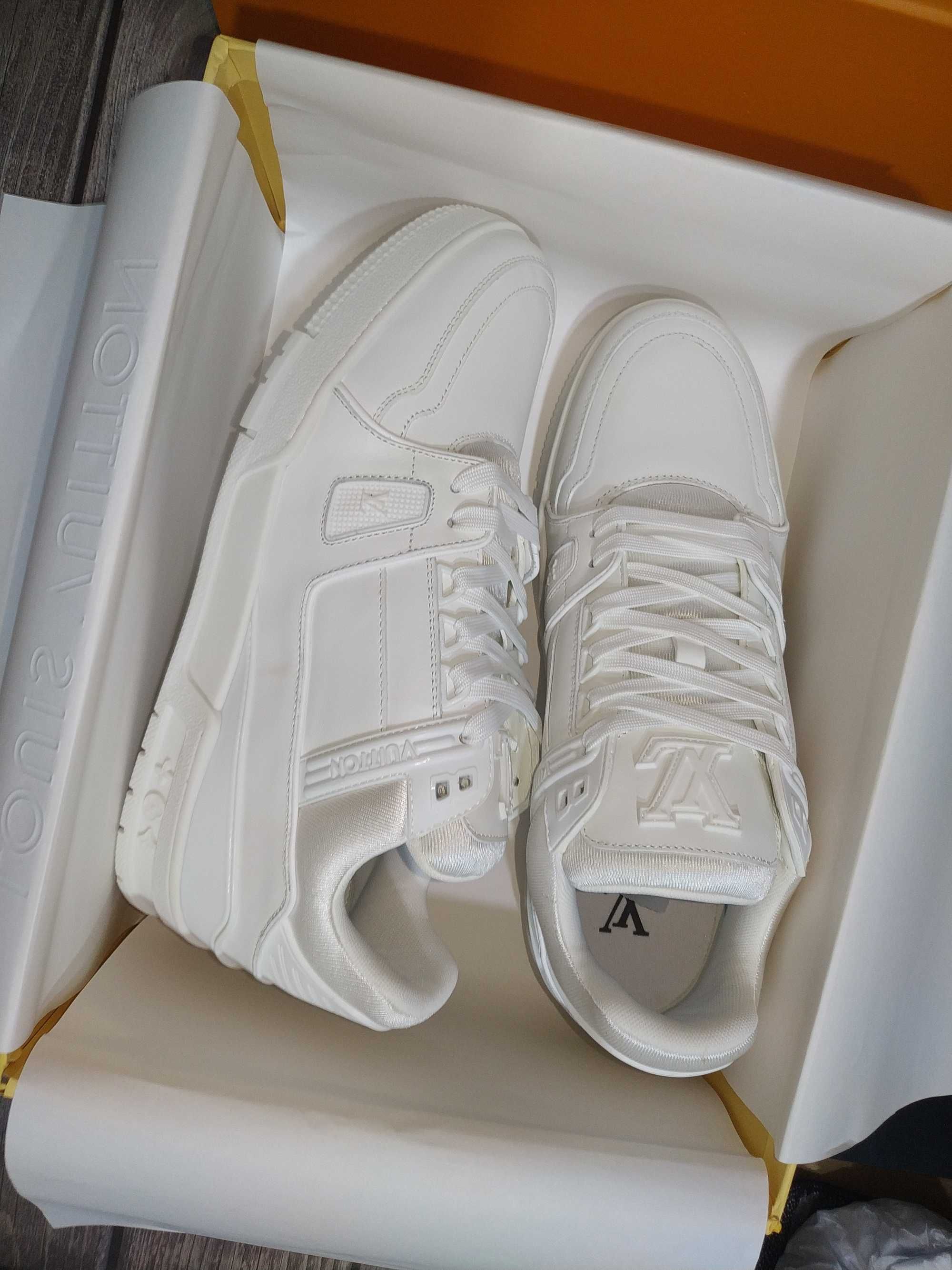 Louis Vuitton Trainers -- White