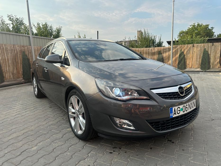 Opel Astra J 2011
