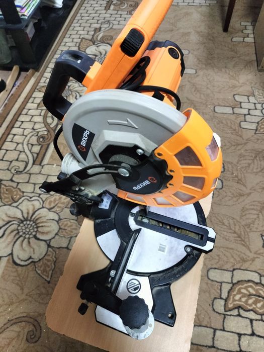 Продам торцовочную пилу