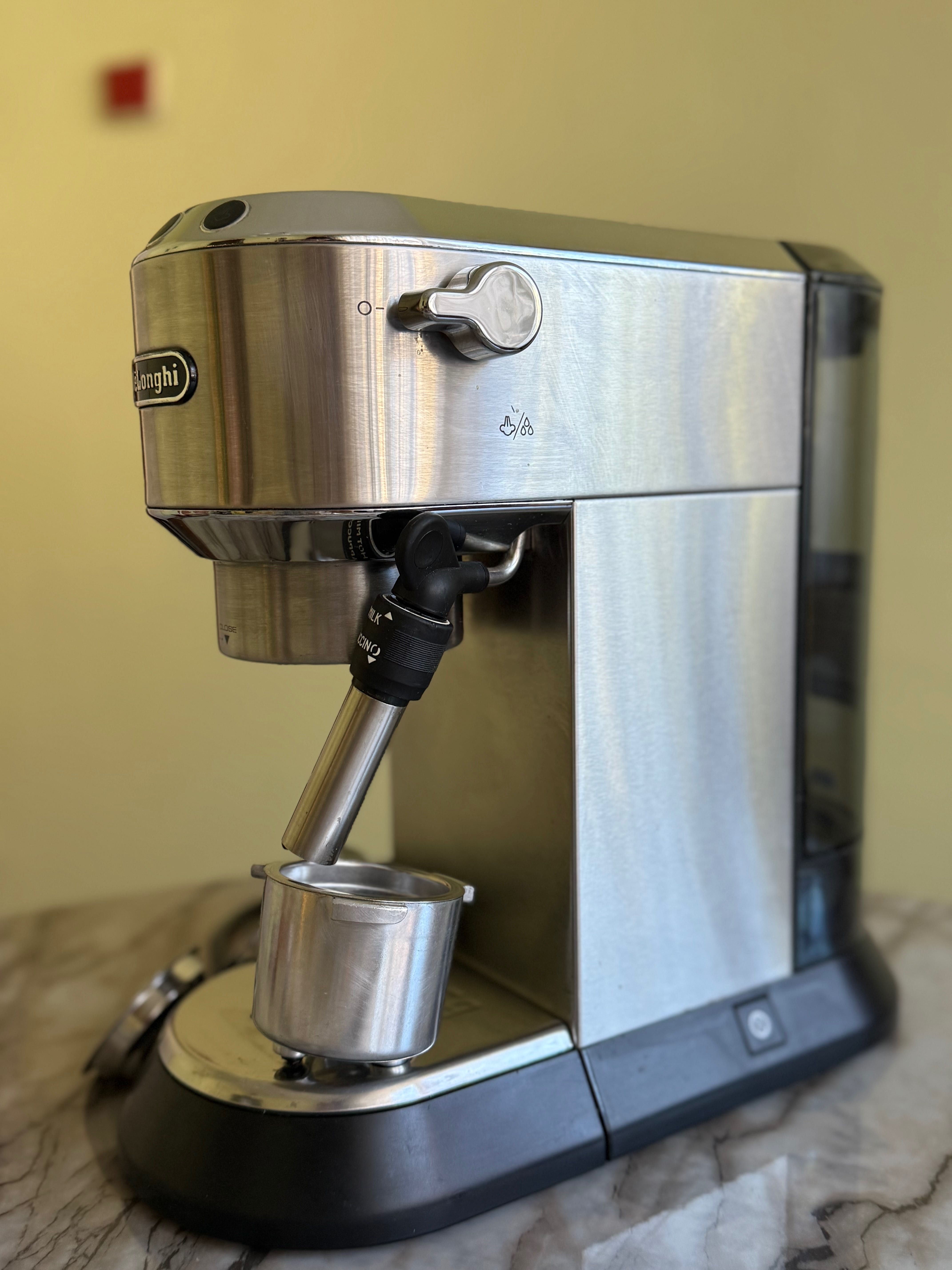 еспресо машина DeLonghi Dedica Arte EC885M