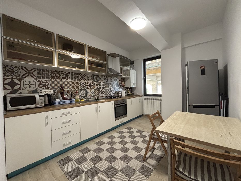 Ofer spre inchiriere apartament cu 2 camere in zona Tomis Plus