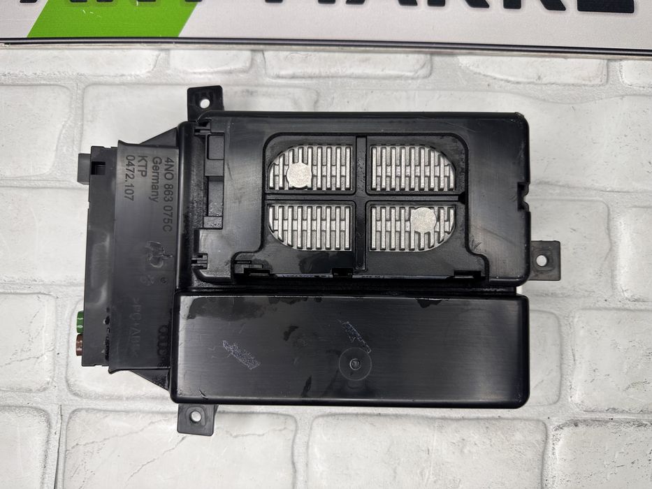 Безжично зареждане AUX/SD AUDI A8 D5