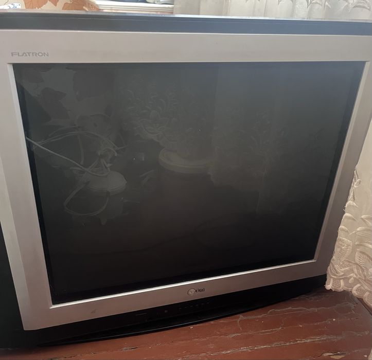 продаю телевизор LG