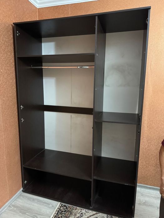 шкаф в идеальном состоянии (двери белые)