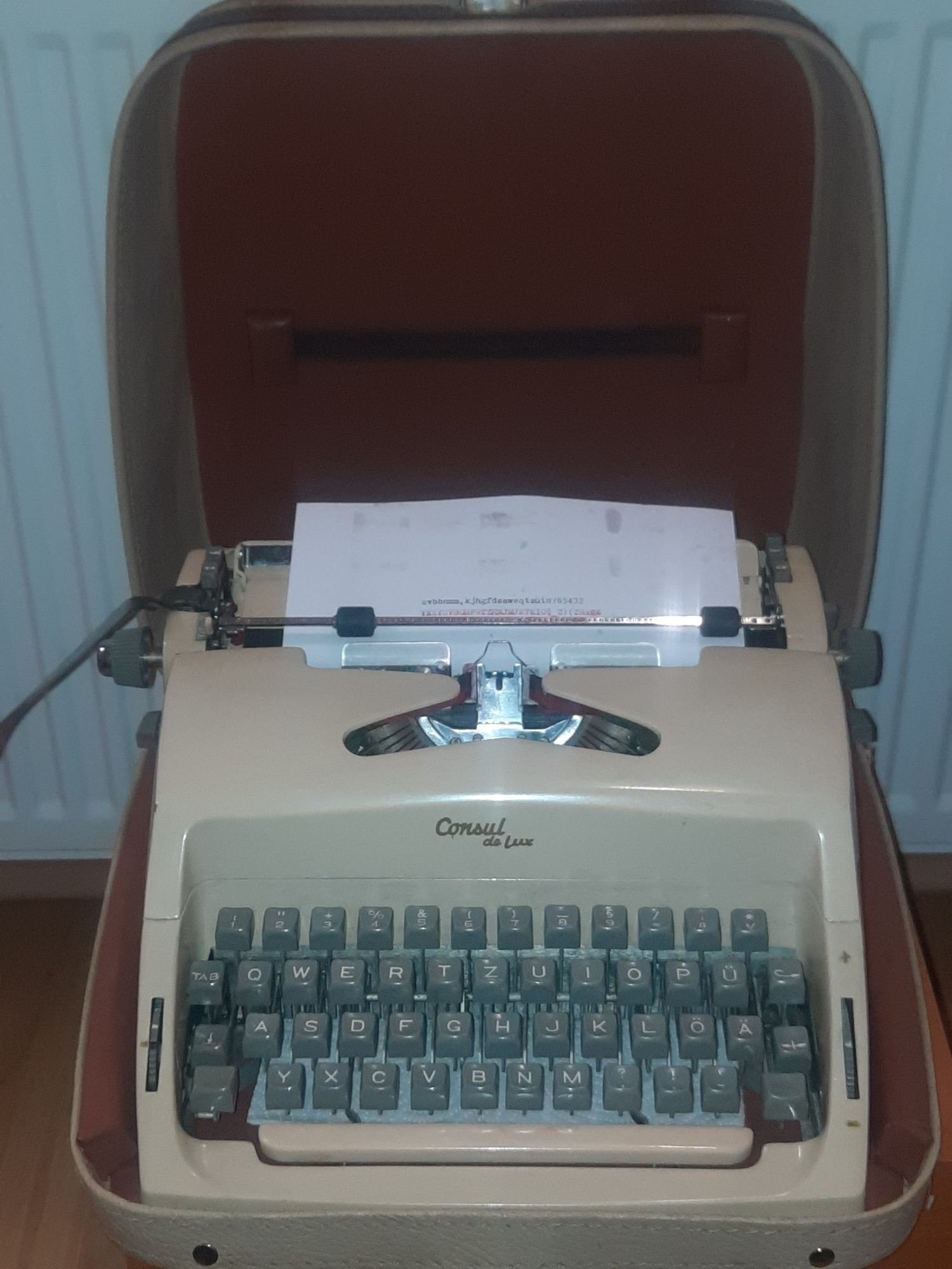 Mașină de scris Consul de Luxe  impecabilă