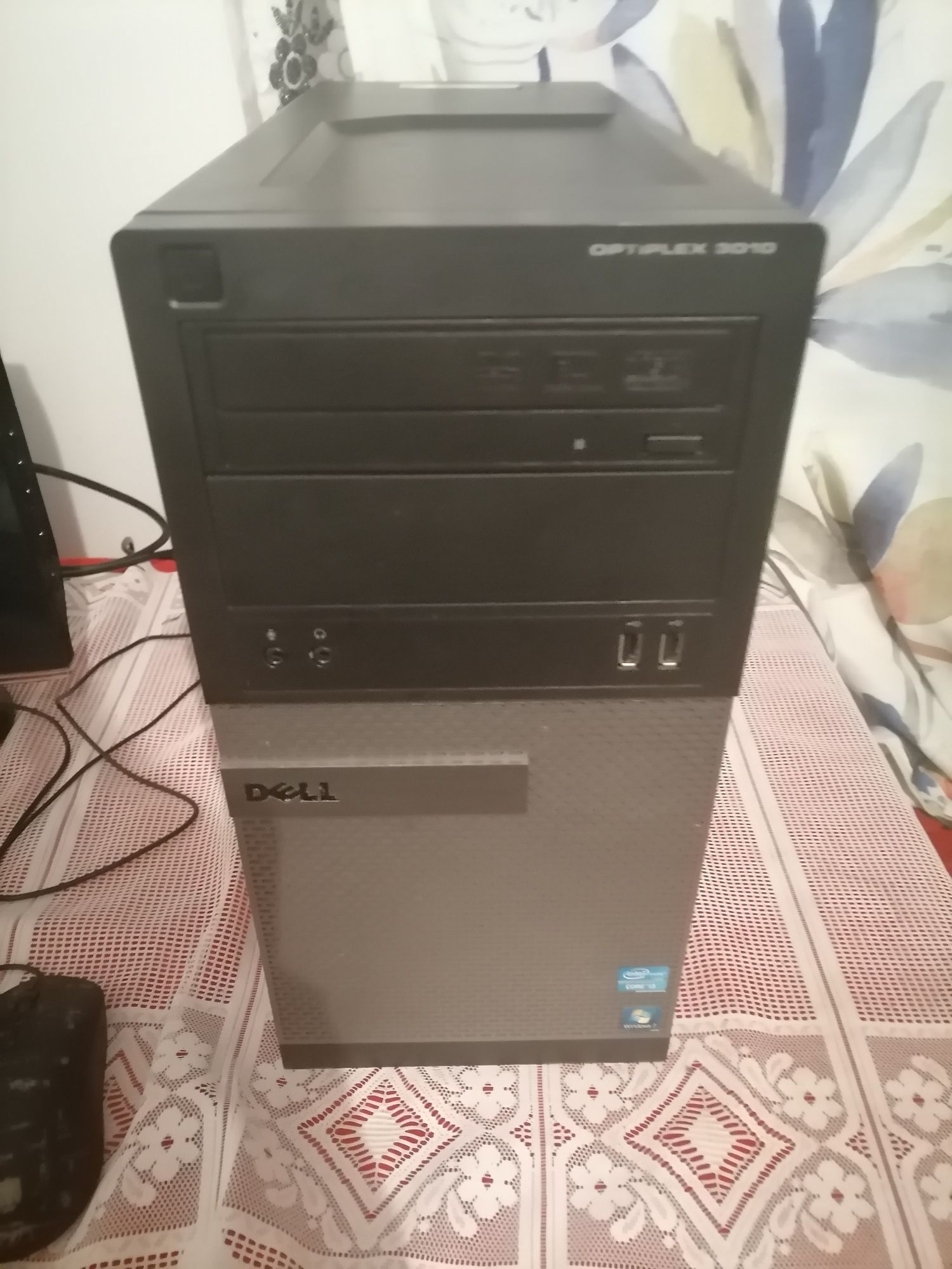 Vand pc intreg cu tot cu mouse tastatura si caști