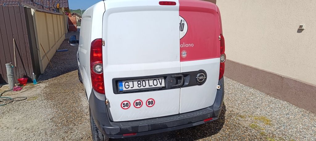 Vînd Opel Combo.