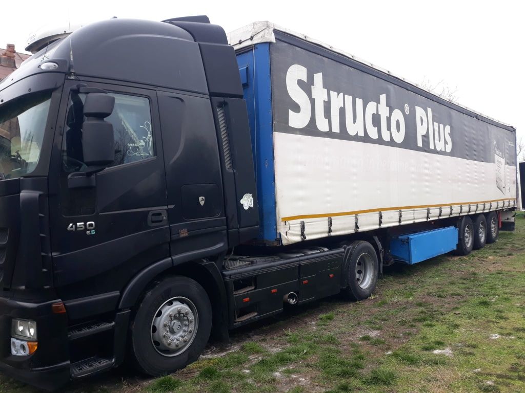 Vând camion tractor cu semiremorca  remorca iveco remorca 2004 stralin