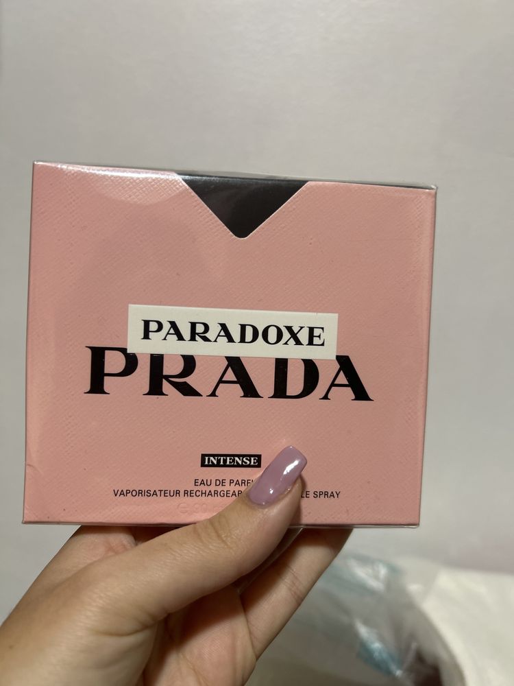 Parfum Prada paradox