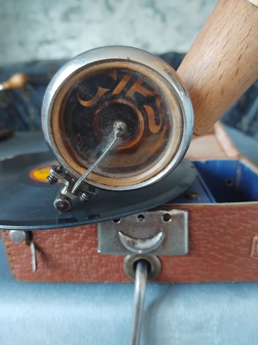 Gramofon original de buzunar GIPSY POCKET fabricat în anul 1920.