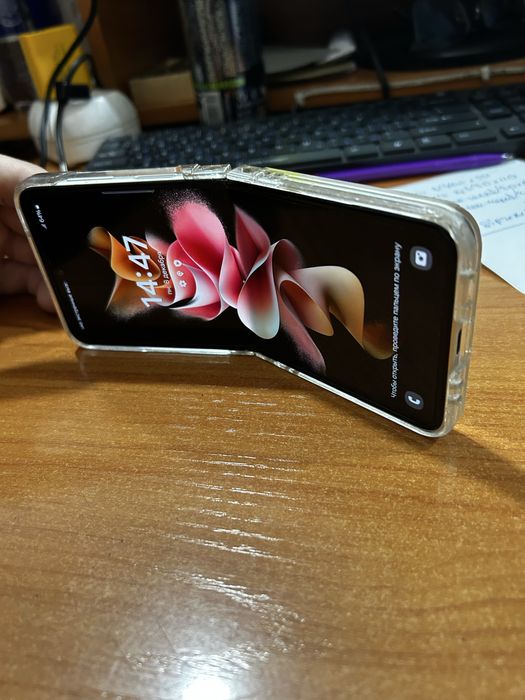 Продам телефон samsung flip 3