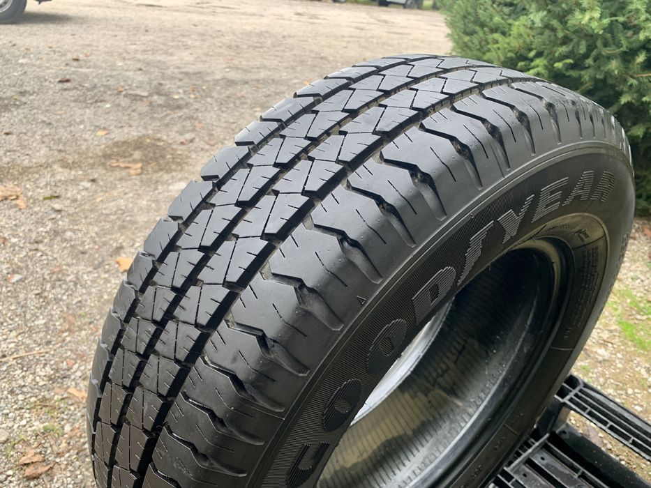НОВА ЗИМНА ГУМА Goodyear 205/70/15C за бус Iveco Daily,Ducato,Boxer