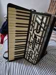 Acordeon Hohner 120 bași, presiune bună, bandoul refăcut – 1000 lei