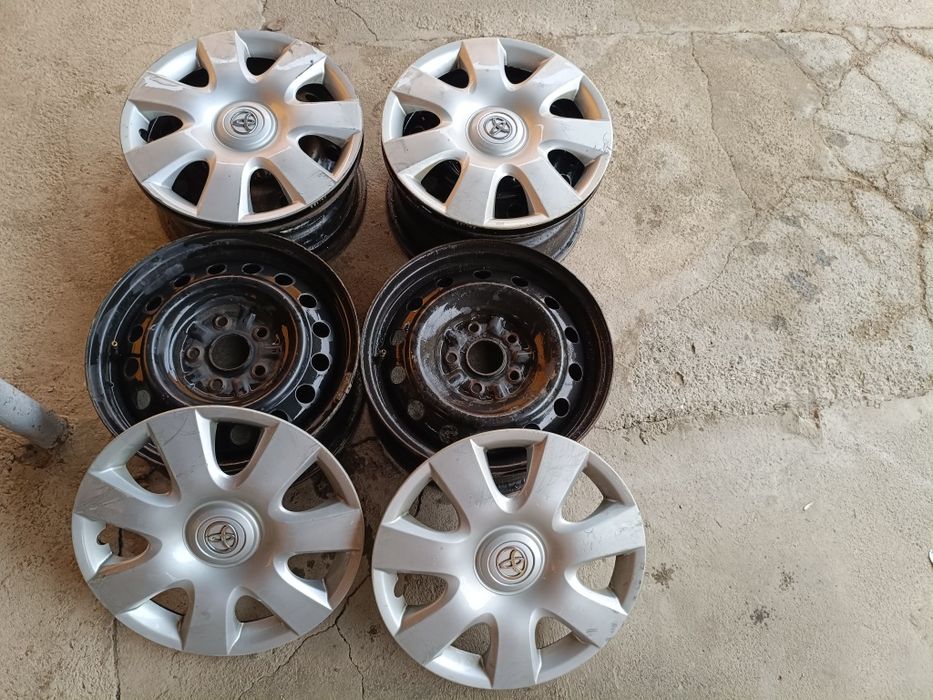 Оригинальные диски с колпаками на Камри 30