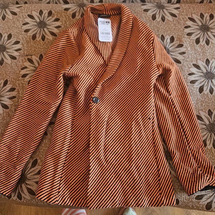 Jacheta dama portocalie noua.