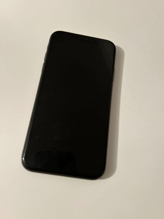 iPhone 11 capacitate maximă 72%.  Capacitate 64GB . Preț 800 lei