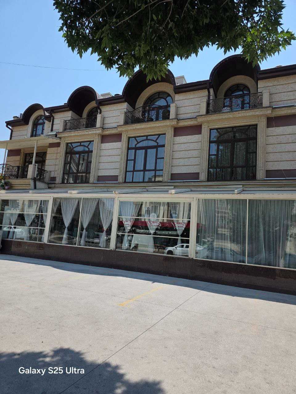 Продаётся/Сдаётся в аренду ресторан "Мона". 2200м2. 8 соток. Центр.