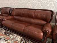 Кожаный диван с креслами