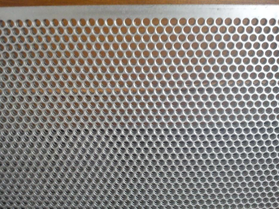 Tabla perforata pentru incinte acustice/boxe audio