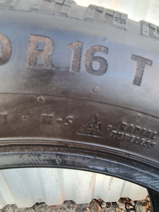 2 Anvelope de iarna*205/60R16*Continental*LICHIDARE STOC*75 Lei Buc*