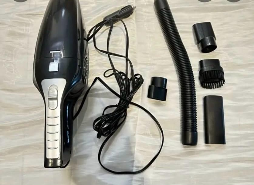 Aspirator auto,foarte energic,cu diverse accesorii