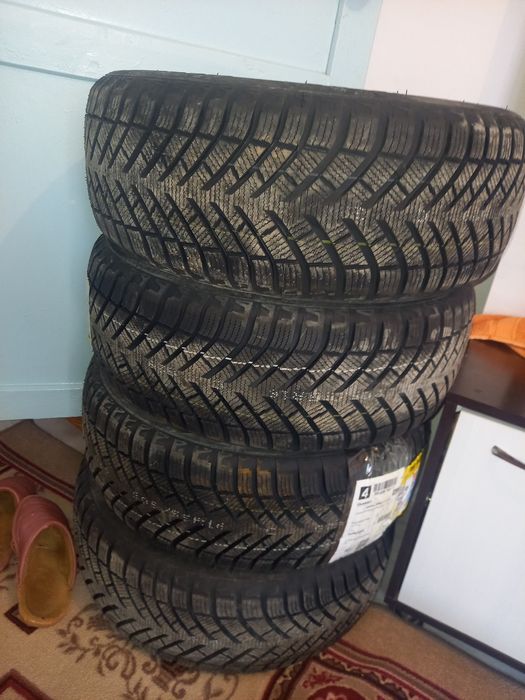 Зимние шина сатылады новый  багасы 90 мын тенге