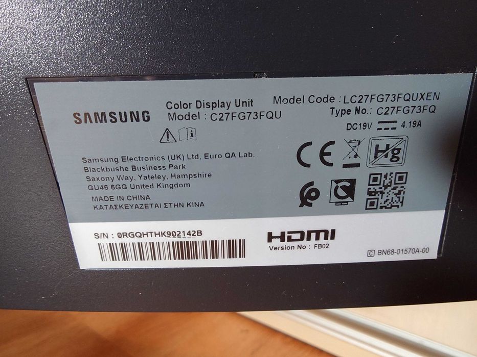 Monitor Samsung 27" refresh rate: 144hz, QLED, gaming
