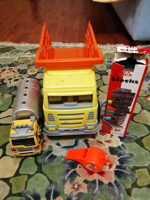 Детские игрушки машинки, настольная игра, свисток. Всё вместе