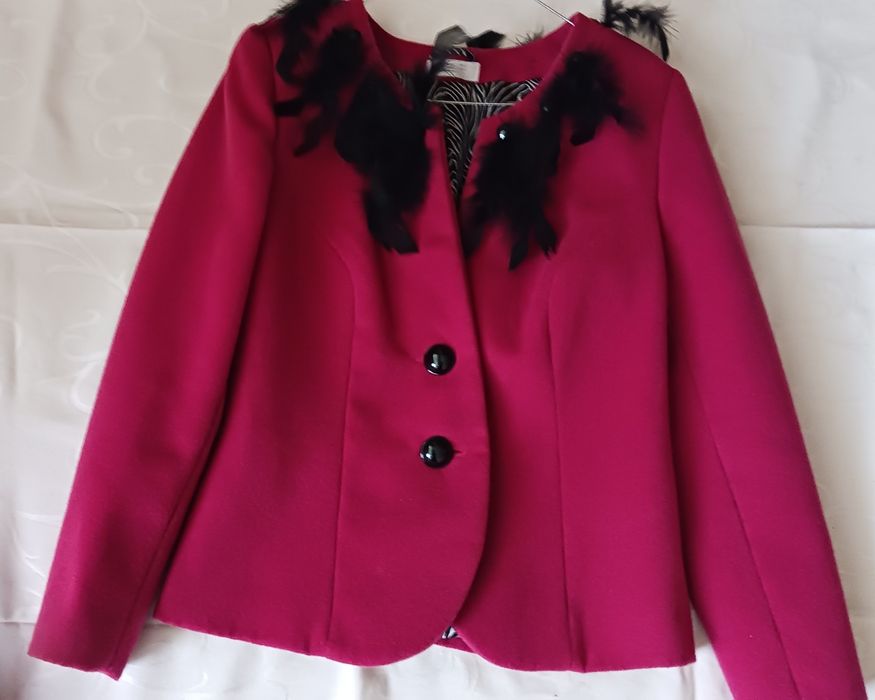Sacou elegant de stofa roz cu pene negre