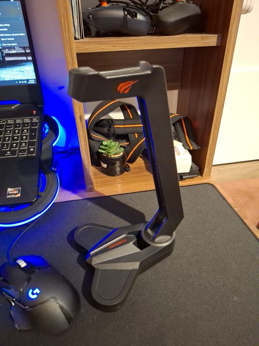 Vând laptop cu tot cu accesorii !